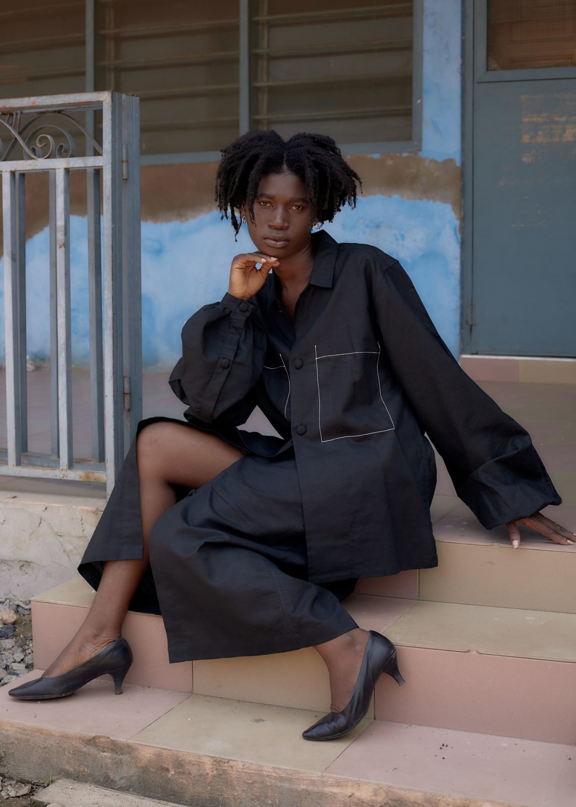 Oversized Black Shirt with Midi Skirt and Heels — Trendy Business Casual Outfits Black Women