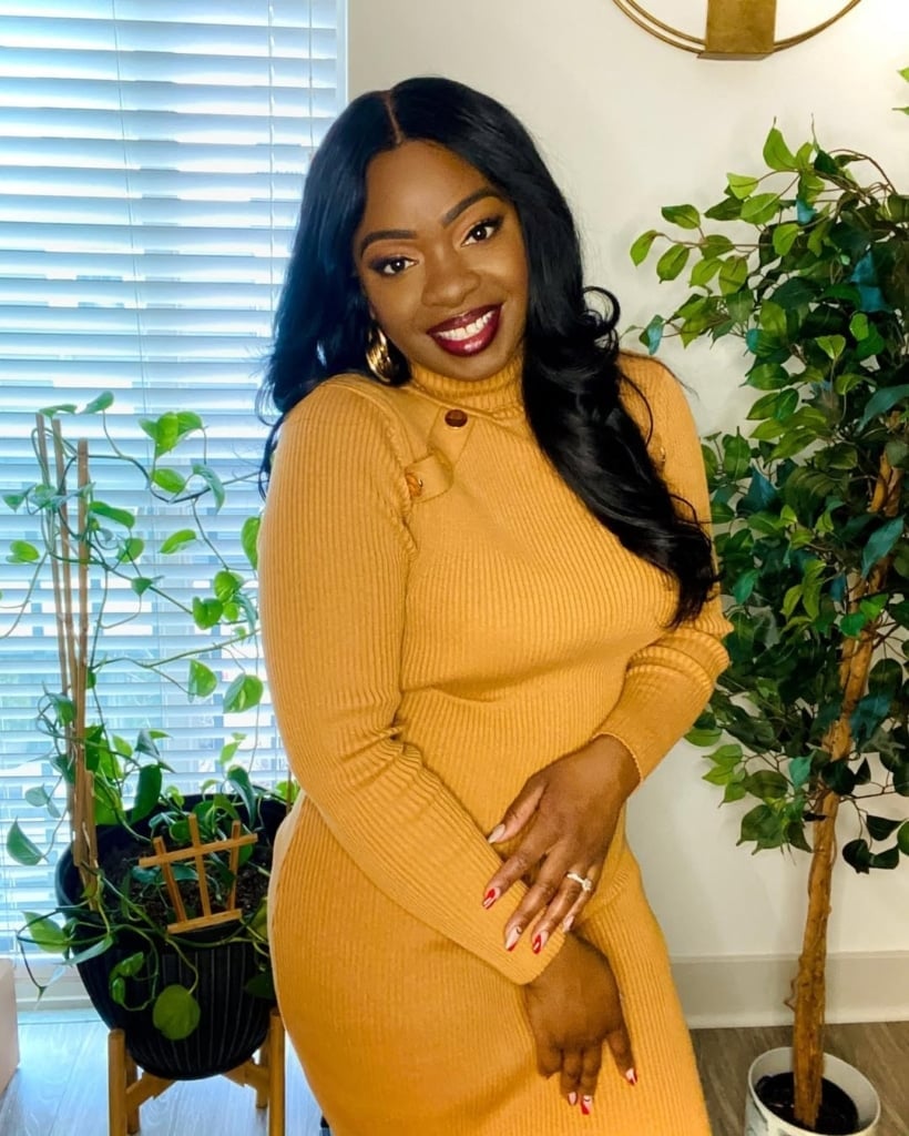 Oversized Black Blazer with Wide-Leg Trousers and Green, Close-Up Take — Trendy Business Casual Outfits Black Women
