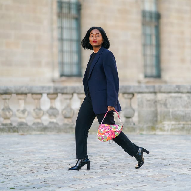 Navy Blazer Over Black T-Shirt and Straight-Leg Pants — Trendy Business Casual Outfits Black Women