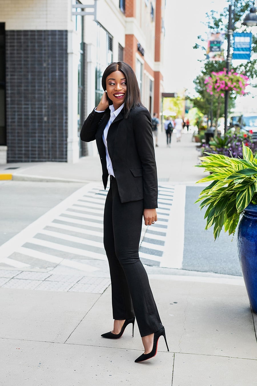 Sharp Black Blazer with White Shirt and Straight-Leg Pants — Trendy Business Casual Outfits Black Women