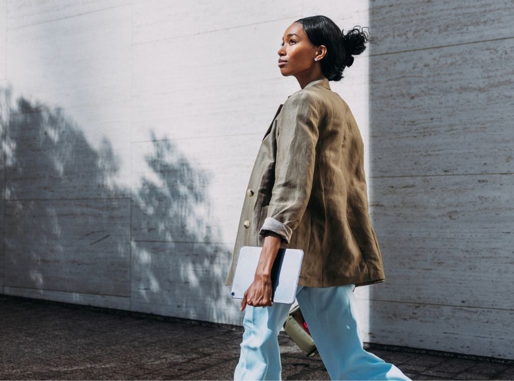 Brown Linen Blazer with Light Blue Trousers Brown Linen Blazer with Light Blue Trousers — Trendy Business Outfits