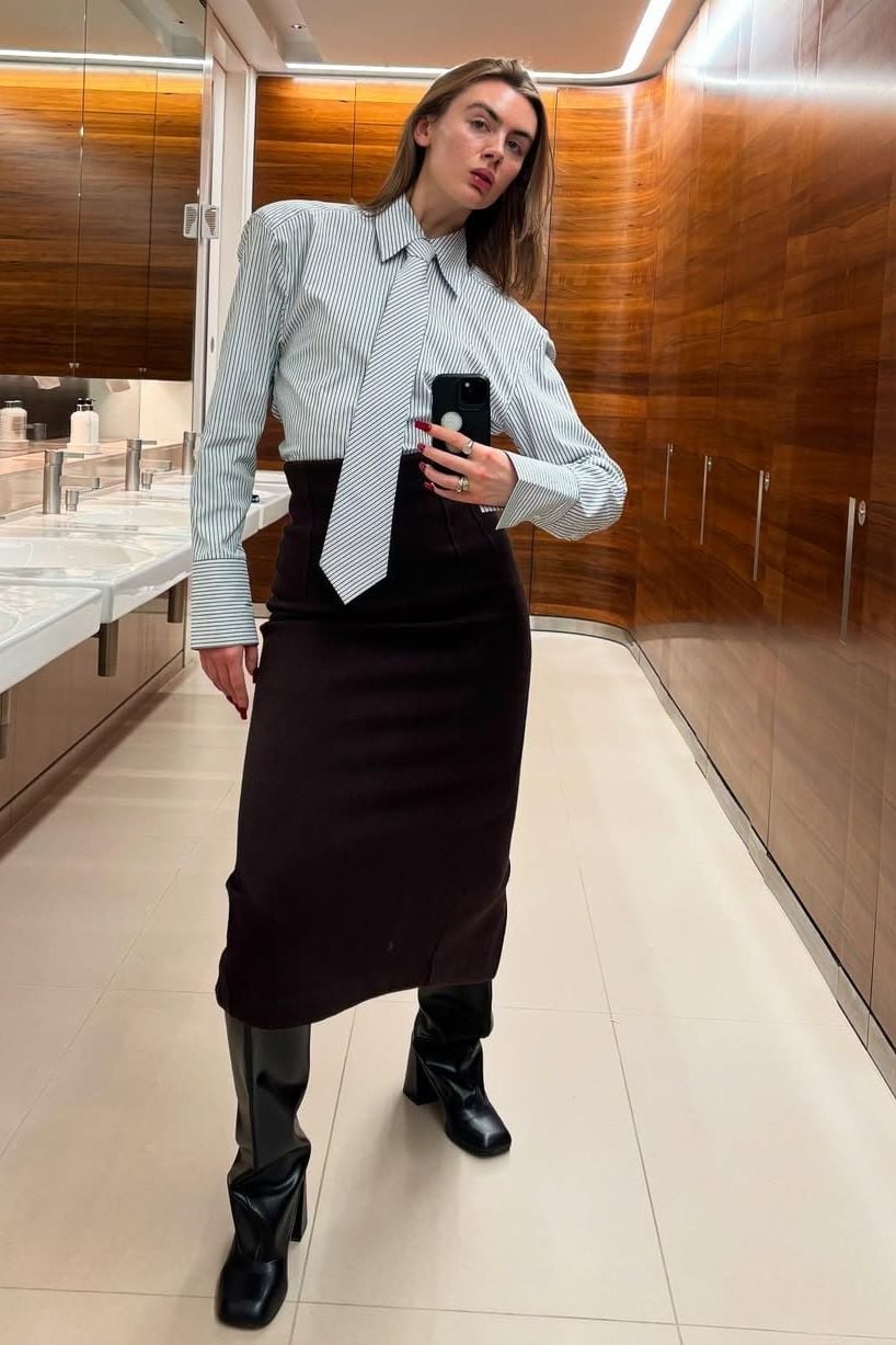 Striped Shirt and Tie with Dark Brown Pencil Skirt Striped Shirt and Tie with Dark Brown Pencil Skirt — Trendy Business Professional Outfits