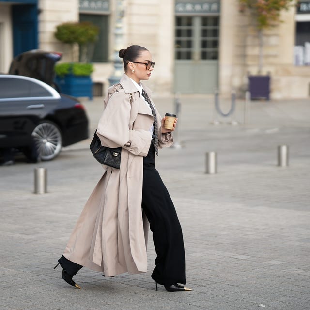 Beige Trench Coat Over a White Shirt and Wide-Leg Trousers Beige Trench Coat Over a White Shirt and Wide-Leg Trousers — Trendy Business Professional Outfits