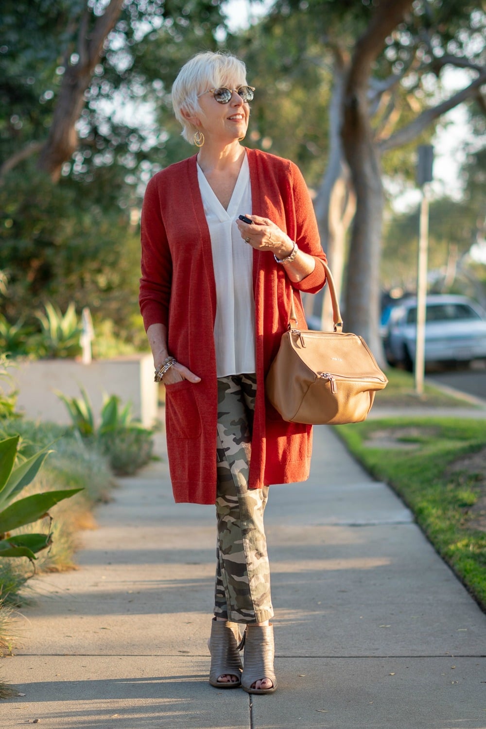 Camo Pants With Rust Cardigan Camo Pants With Rust Cardigan — Trendy Camo Outfits