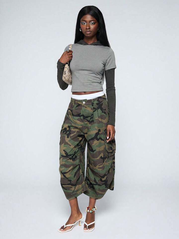 Cropped Camo Cargo Pants With Layered Top Cropped Camo Cargo Pants With Layered Top — Trendy Camo Outfits