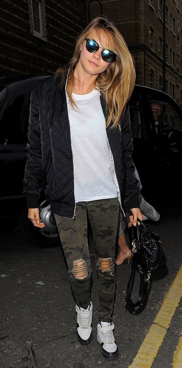 Ripped Camo Skinny Jeans With Bomber Jacket Ripped Camo Skinny Jeans With Bomber Jacket — Trendy Camo Outfits