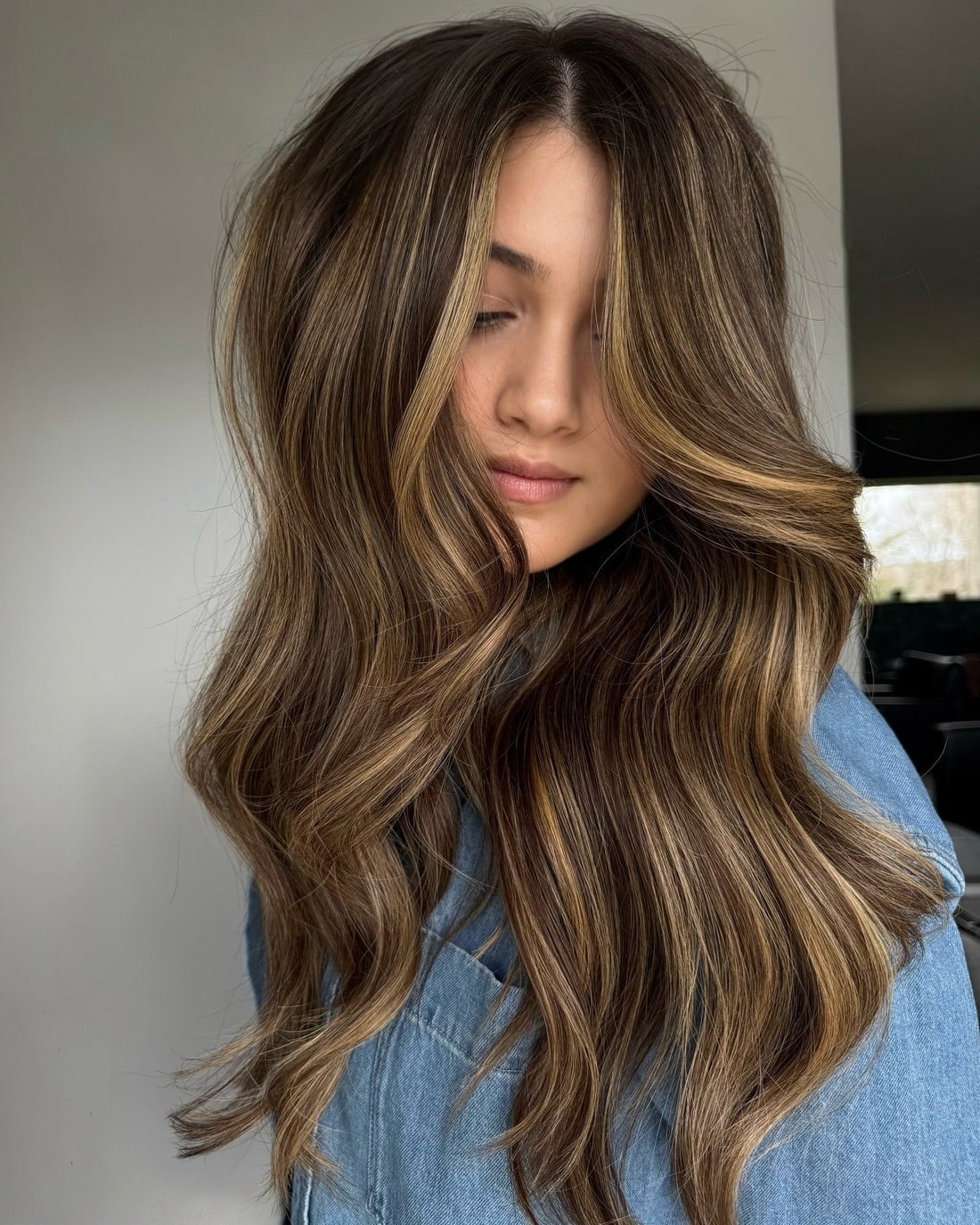 Mid-Back Caramel Balayage With Face-Framing Layers Mid-Back Caramel Balayage With Face-Framing Layers — Trendy Caramel Hair Color