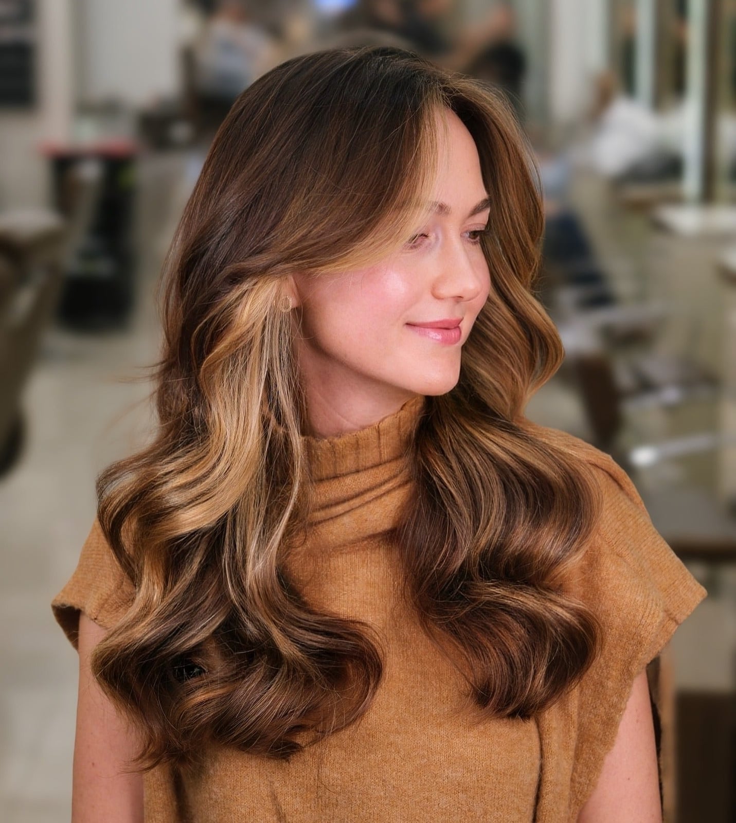 Mid-Back Medium Brown With Prominent Caramel Money Piece Mid-Back Medium Brown With Prominent Caramel Money Piece — Trendy Caramel Hair Color