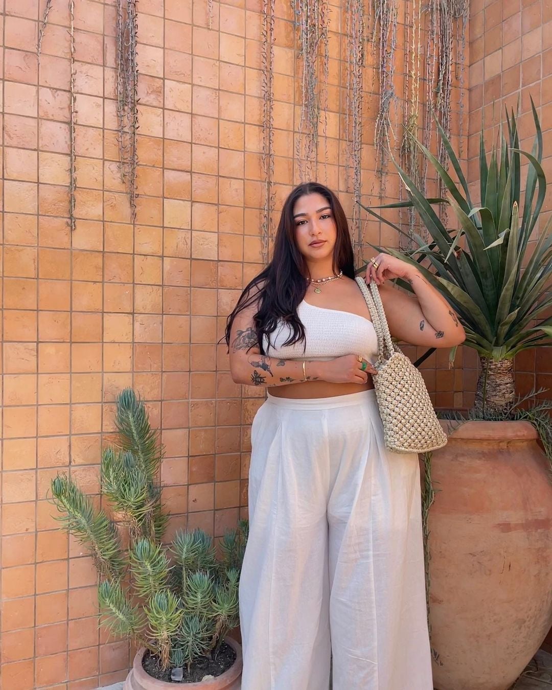 White One-Shoulder Crop Top With Wide Leg Trousers White One-Shoulder Crop Top With Wide Leg Trousers — Trendy Casual Birthday Outfit