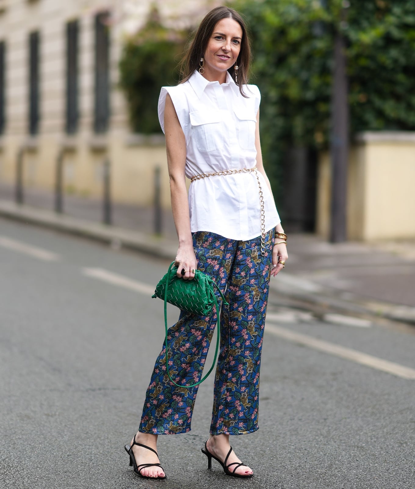 White Shirt With Floral Print Trousers And Chain Belt White Shirt With Floral Print Trousers And Chain Belt — Trendy Casual Birthday Outfit