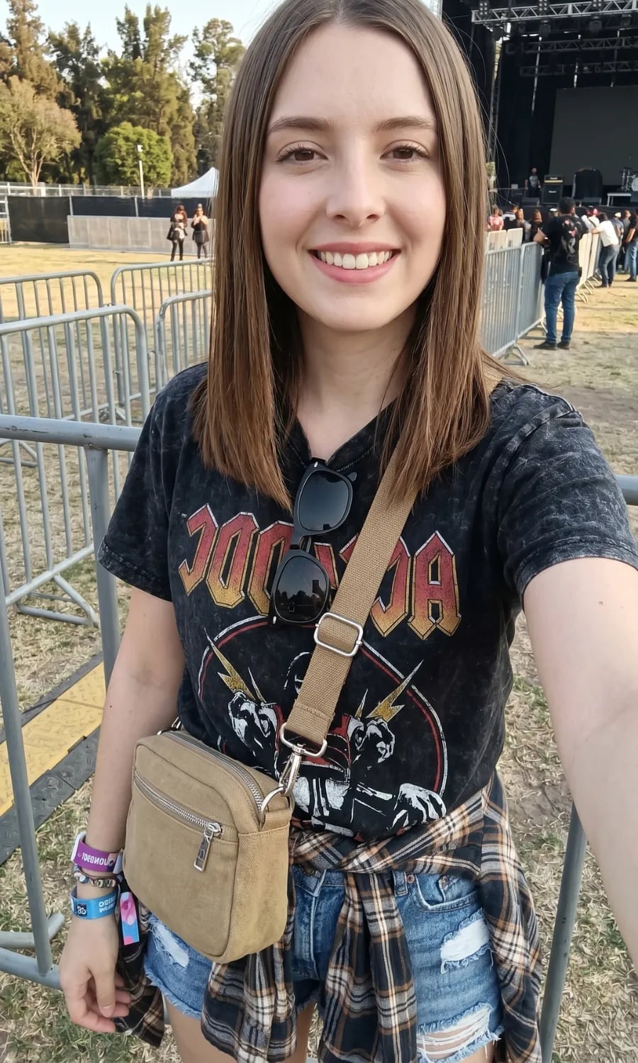 Band T-Shirt With Flannel Tied At Waist And Crossbody Bag Band T-Shirt With Flannel Tied At Waist And Crossbody Bag — Trendy Casual Concert Outfit