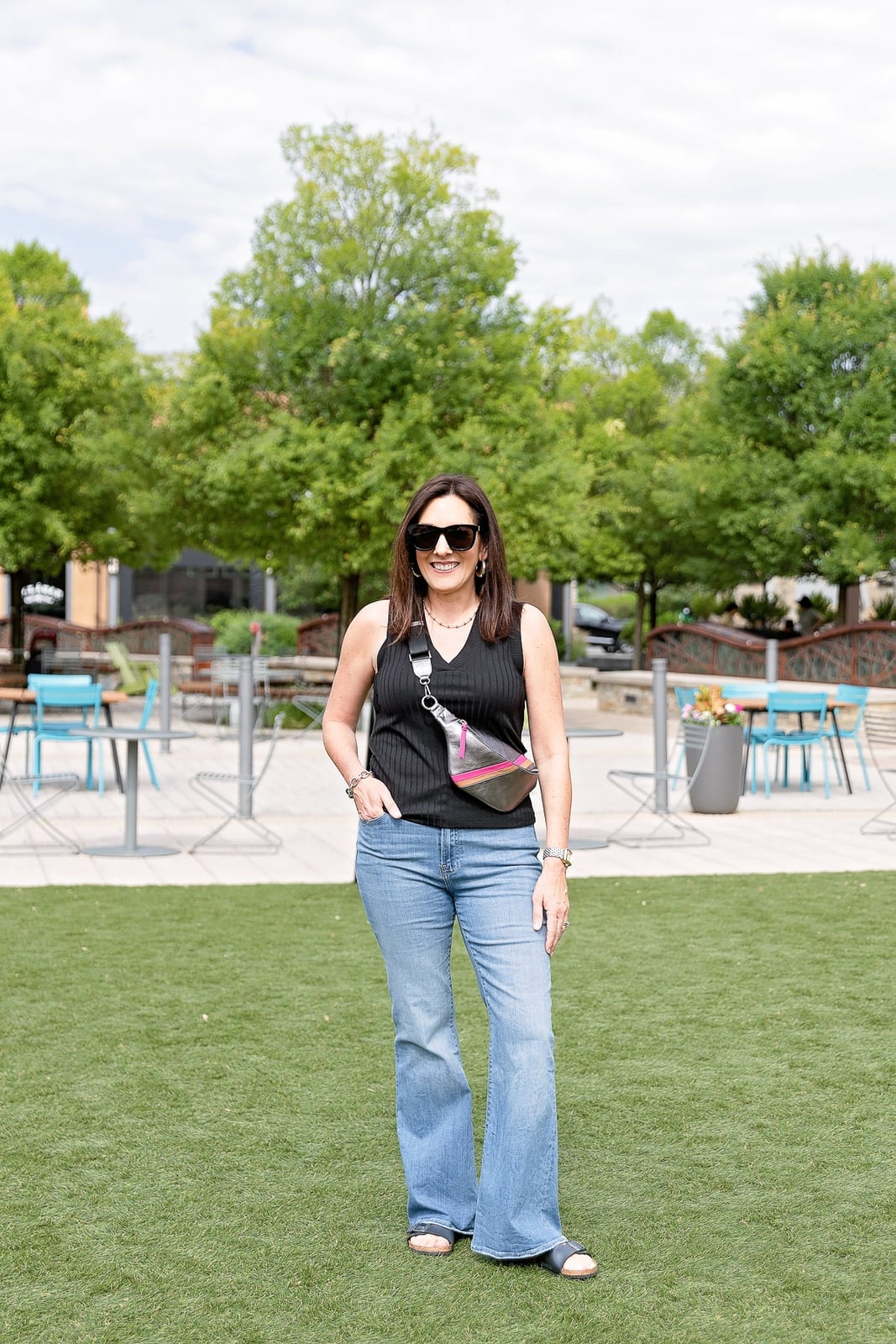 Ribbed Tank Top With Flare Jeans And Crossbody Bag Ribbed Tank Top With Flare Jeans And Crossbody Bag — Trendy Casual Concert Outfit