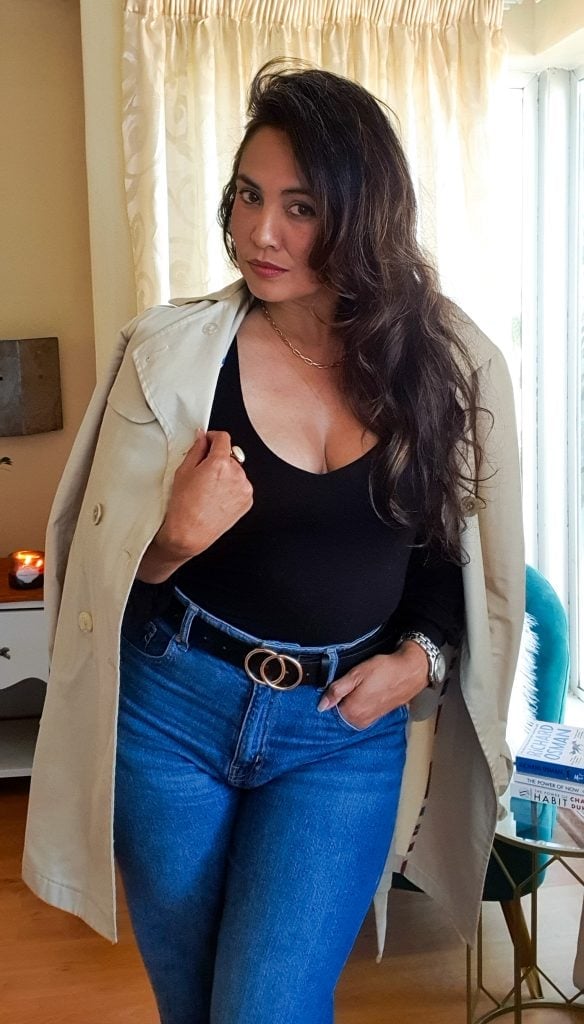 Trench Coat Draped Over Jeans and V-Neck Top Trench Coat Draped Over Jeans and V-Neck Top — Trendy Casual Dinner Outfit