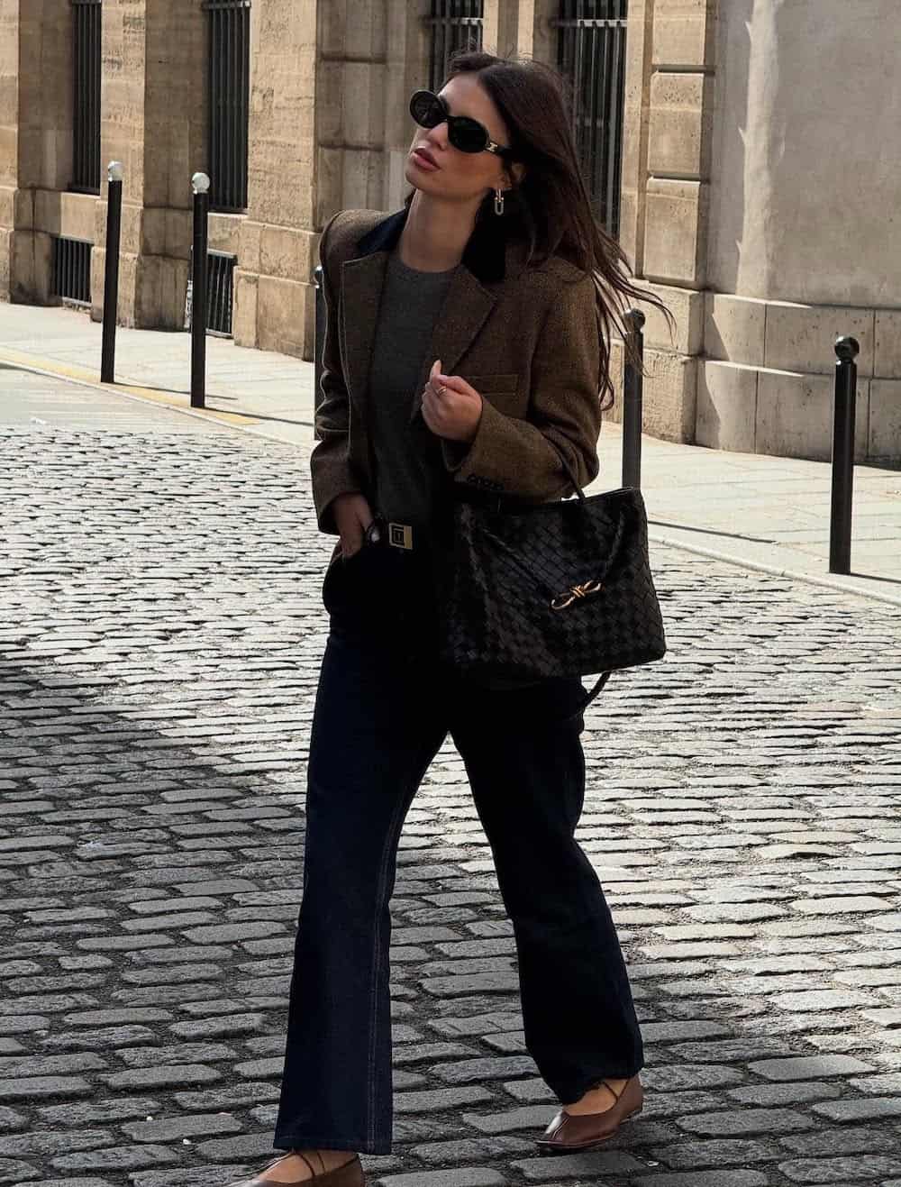 Brown Blazer with Crewneck Sweater and Jeans — Trendy Casual Outfits
