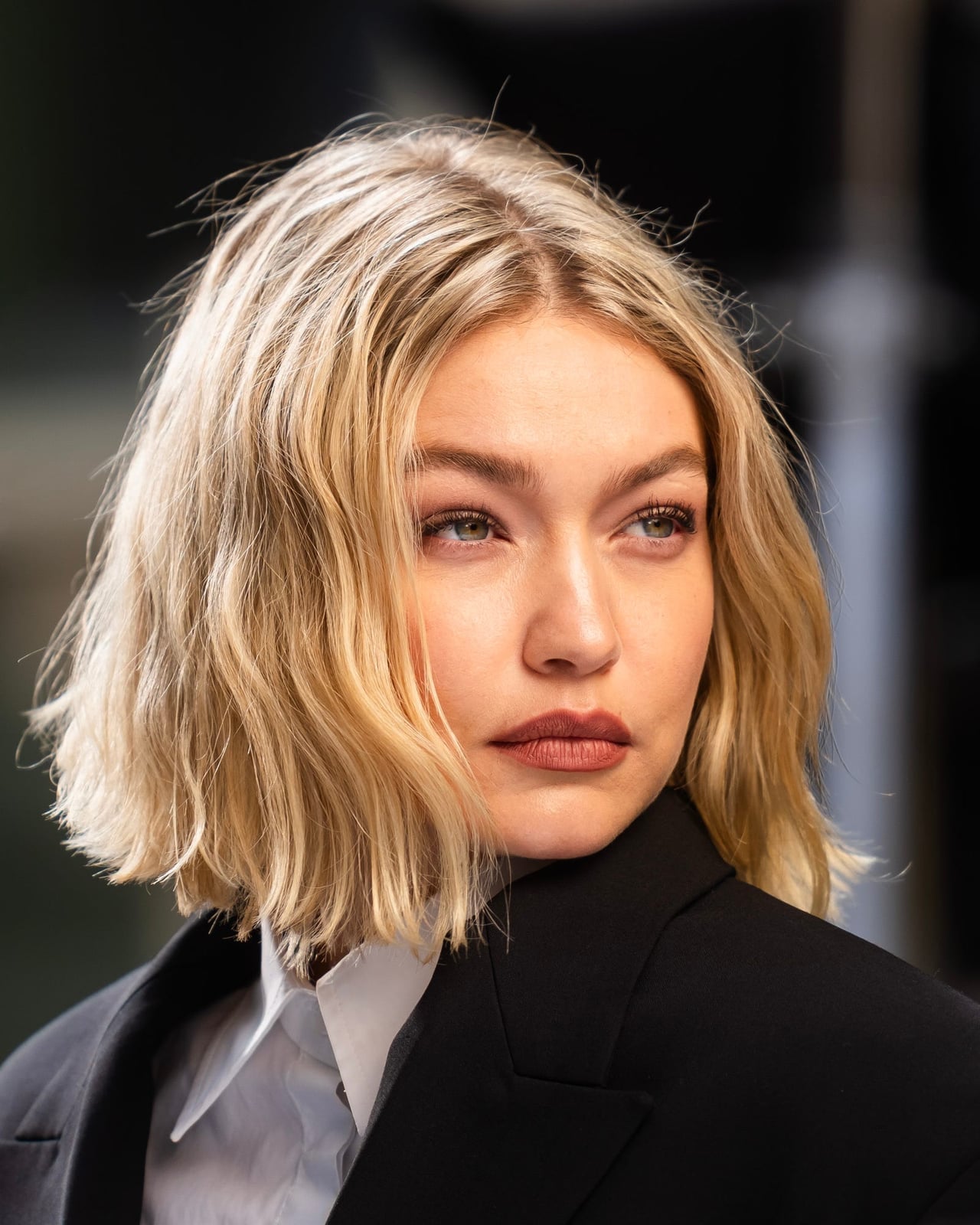 Sleek Ash Blonde Bob With Side Part — Trendy Chin Length Hair