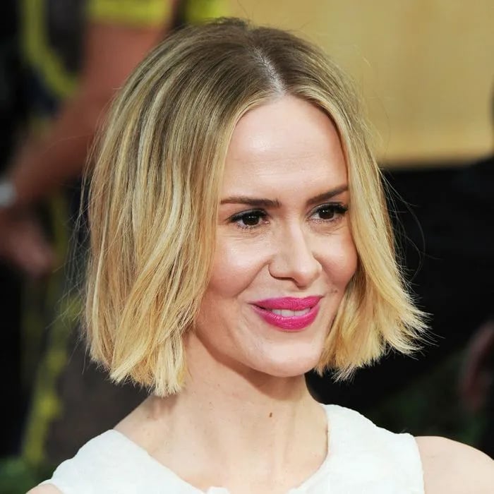 Blonde Bob With Face Framing Layers And Side Part — Trendy Chin Length Hair