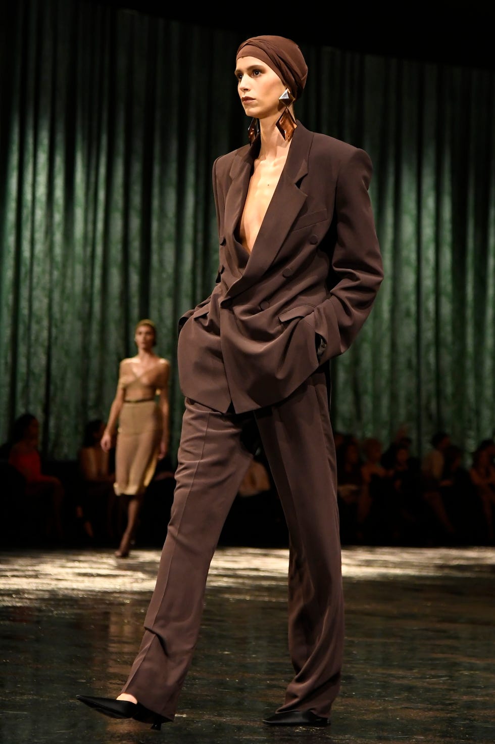 Oversized Chocolate Suit Makes a Sharp Statement Oversized Chocolate Suit Makes a Sharp Statement — Trendy Chocolate Outfits