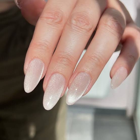 Iridescent Cat-Eye Sheer Nude Oval Iridescent Cat-Eye Sheer Nude Oval — Trendy Clean Girl Nails