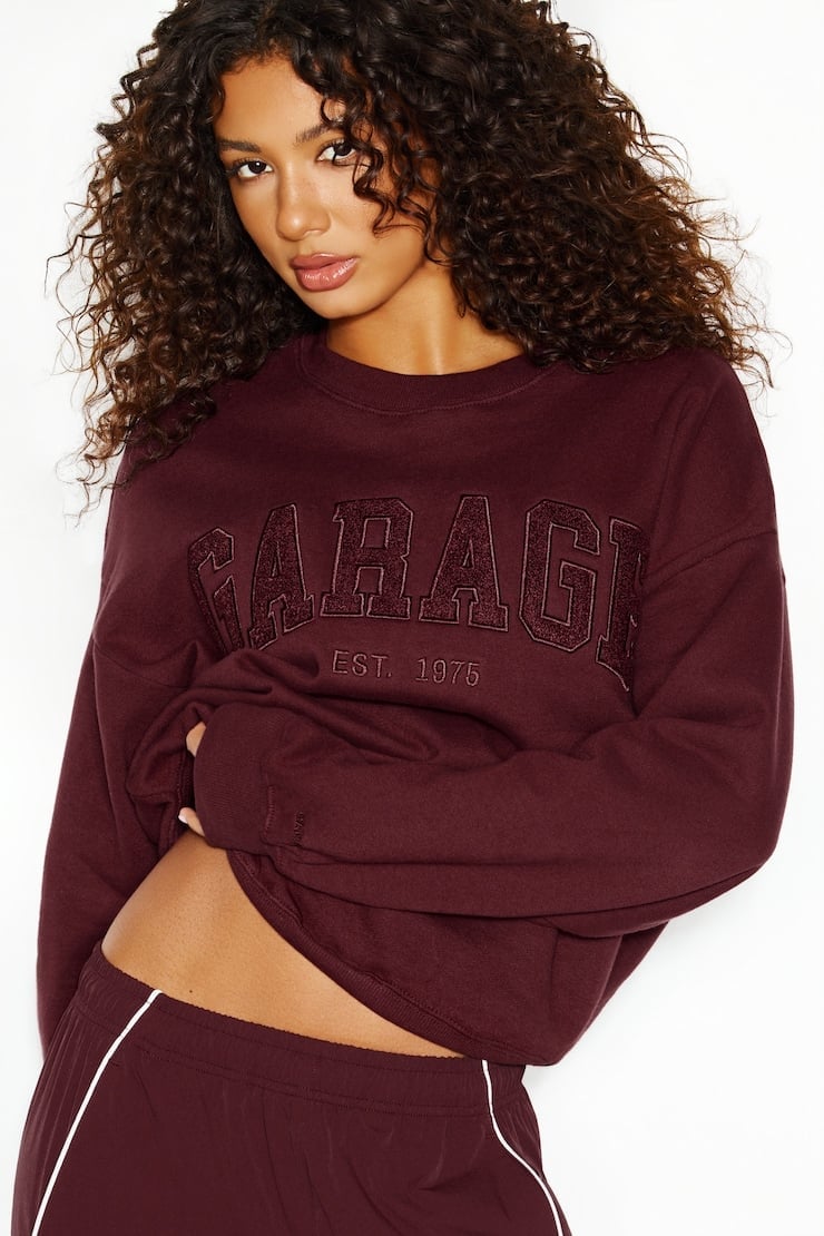 Oversized Sweatshirt with Collegiate Lettering — Trendy College Outfits