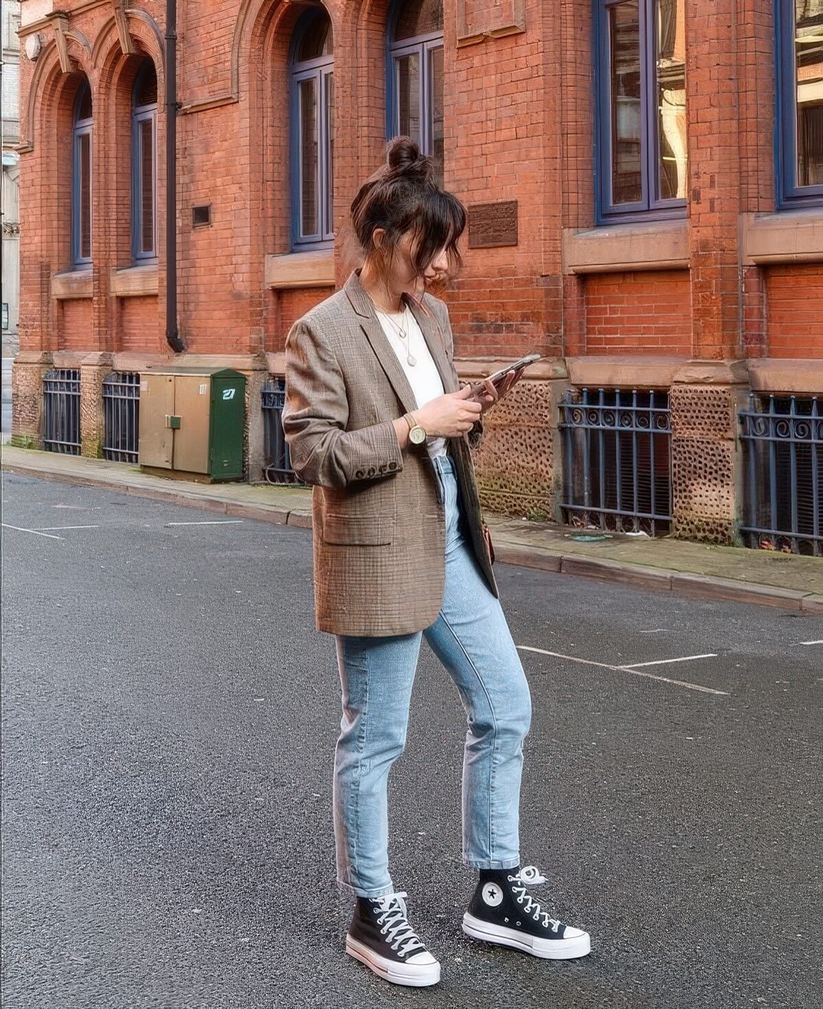 Oversized Plaid Blazer with T-Shirt and Straight Leg Jeans — Trendy Converse Outfits