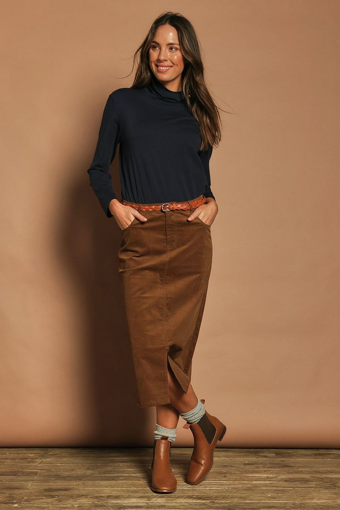 Brown Corduroy Maxi Skirt with Turtleneck and Belt Brown Corduroy Maxi Skirt with Turtleneck and Belt — Trendy Corduroy Skirt Outfit
