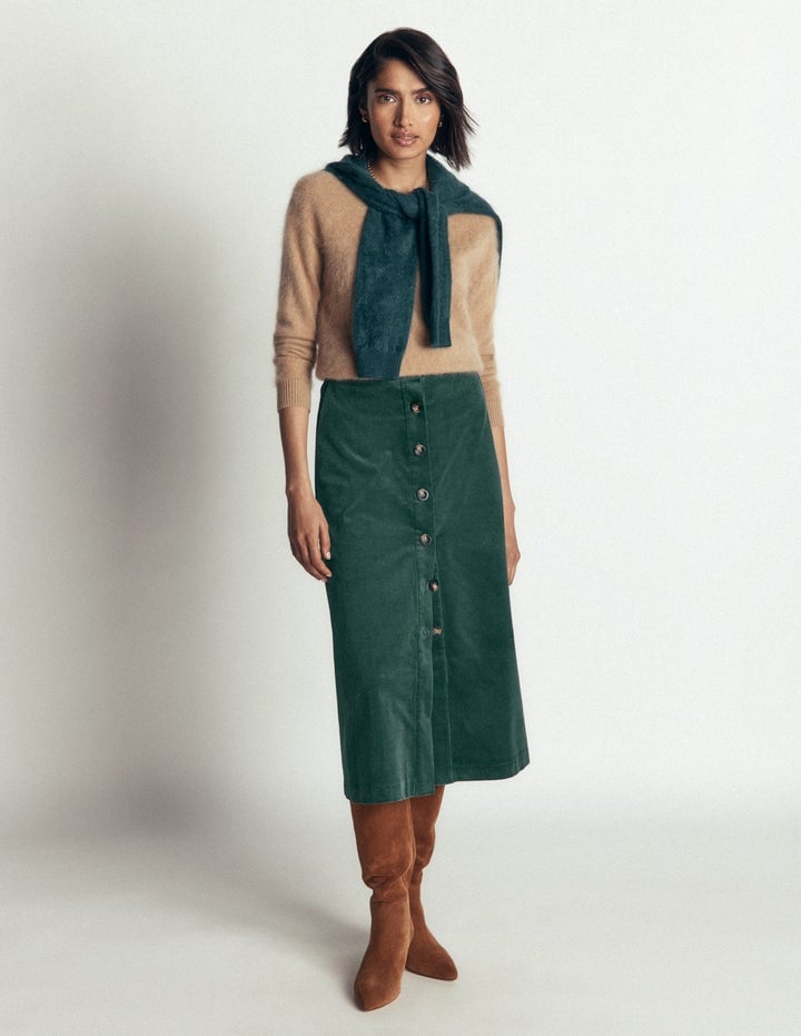 Green Button-Front Corduroy Maxi Skirt with Beige Sweater Green Button-Front Corduroy Maxi Skirt with Beige Sweater — Trendy Corduroy Skirt Outfit
