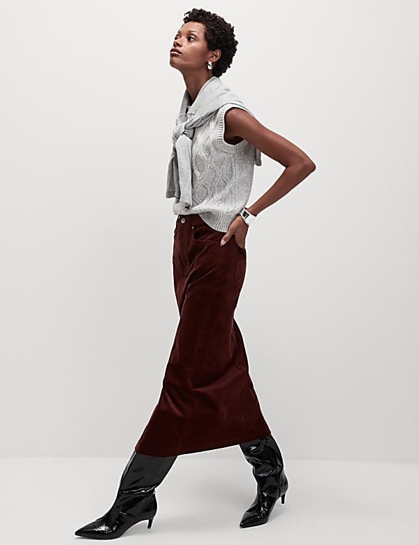 Burgundy Corduroy Maxi Skirt with Sweater Vest Burgundy Corduroy Maxi Skirt with Sweater Vest — Trendy Corduroy Skirt Outfit
