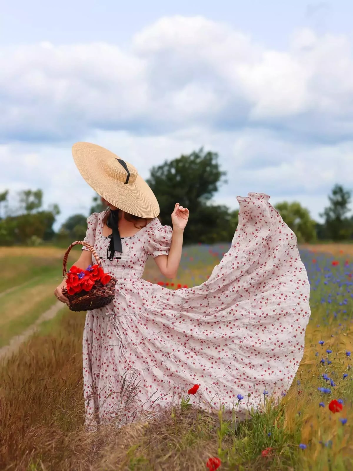 Cream Floral Maxi Dress with Empire Waist Cream Floral Maxi Dress with Empire Waist — Trendy Cottagecore Outfits