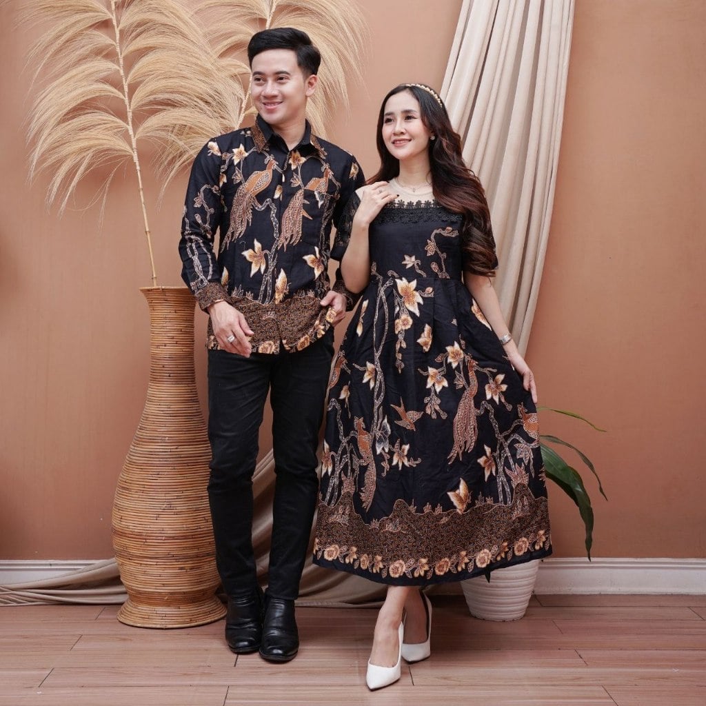 Trendy Batik Couple Outfit Trendy Batik Couple Outfit — Trendy Couple Outfit