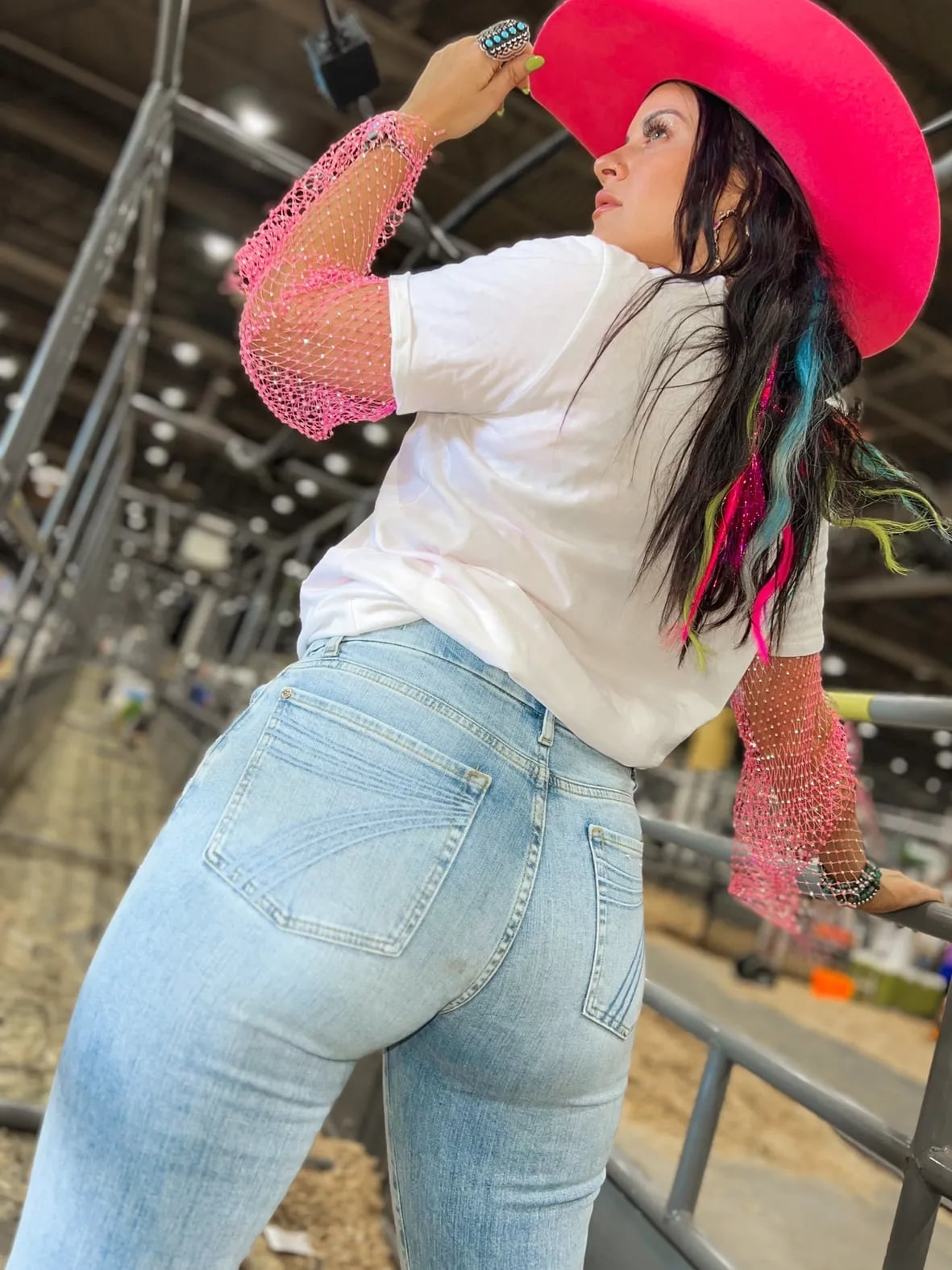 Embellished T-Shirt With Mesh Sleeves And Pink Cowboy Hat — Trendy Cowgirl Outfits