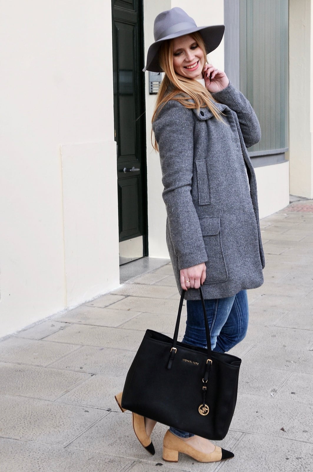 Grey Textured Wool Coat with Slim Jeans Grey Textured Wool Coat with Slim Jeans — Trendy Cozy Outfits
