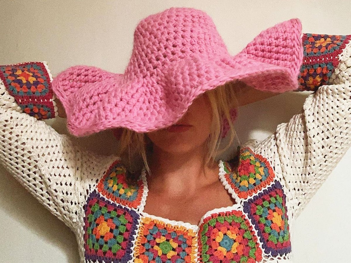 Granny Square Crochet Top with White Cardigan Granny Square Crochet Top with White Cardigan — Trendy Crochet Outfits