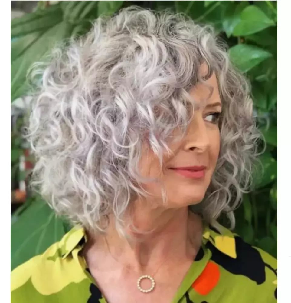 Collarbone Grey Curls Air Dried Collarbone Grey Curls Air Dried — Trendy Curly Hair Hairstyles