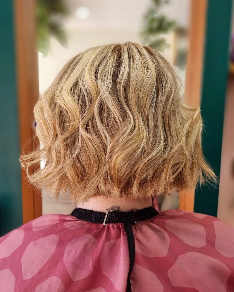 Back View Blonde Bob With Layered Ends Back View Blonde Bob With Layered Ends — Trendy Curly Hair Hairstyles