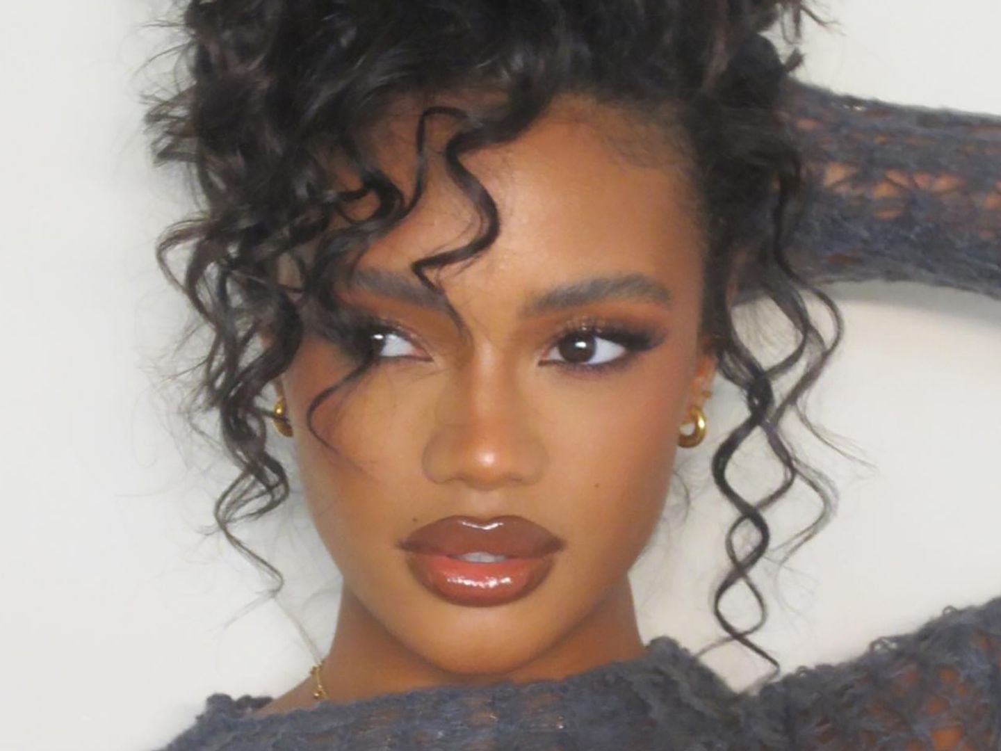 Collarbone Curls With Side Part — Trendy Curly Hair Products