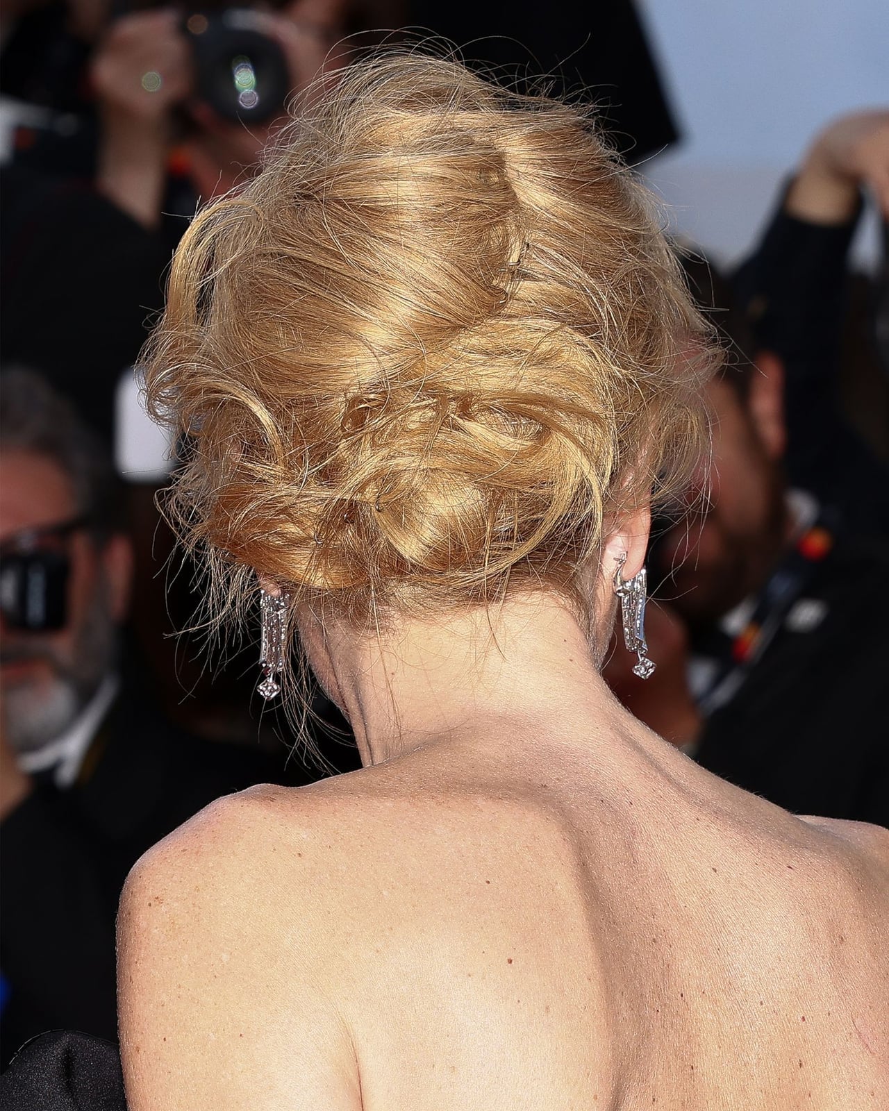 Loose Blonde Chignon With Wavy Fine Texture Loose Blonde Chignon With Wavy Fine Texture — Trendy Curly Updo
