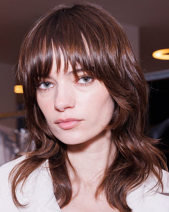 Mid-Back Butterfly Cut With Curtain Bangs — Trendy Cutting Bangs