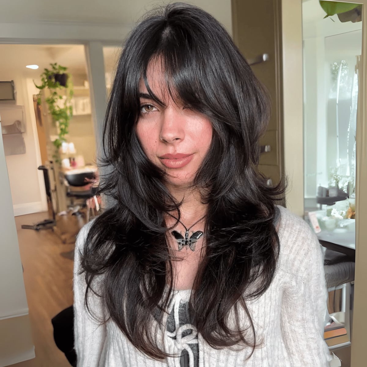 Mid-Back Shag With Full Curtain Bangs, Wavy — Trendy Cutting Bangs