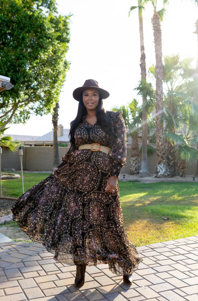 Flowing Printed Maxi Dress with Cowboy Boots Flowing Printed Maxi Dress with Cowboy Boots — Trendy Date Outfit