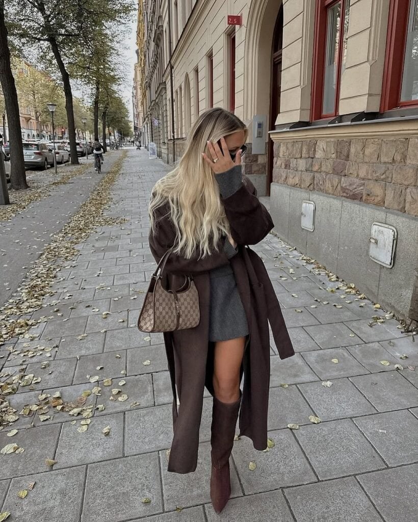 Navy Blazer Over Striped T-Shirt with Wide-Leg Jeans Navy Blazer Over Striped T-Shirt with Wide-Leg Jeans — Trendy Date Outfit