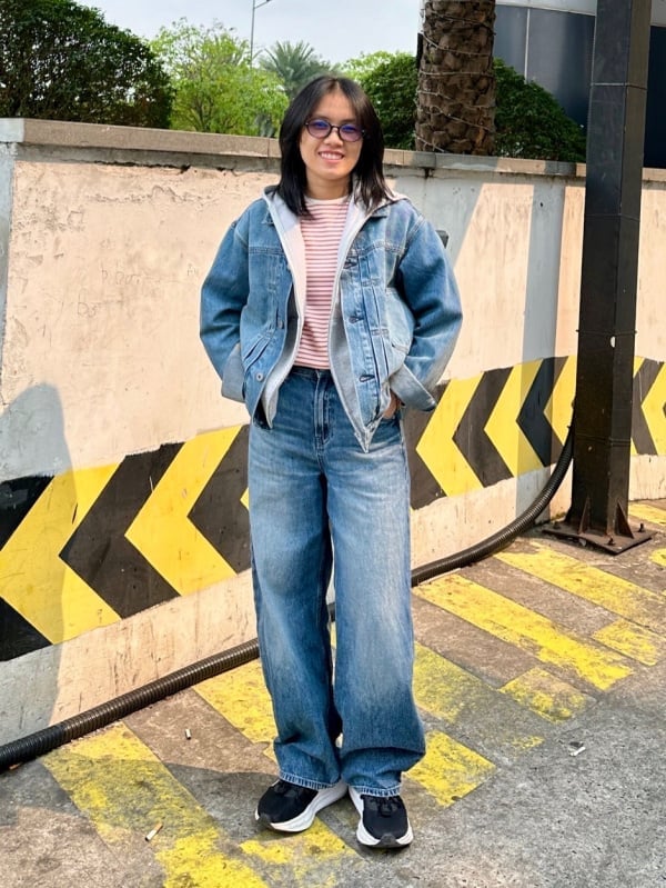 Oversized Denim Jacket Over Hoodie and Striped Tee Oversized Denim Jacket Over Hoodie and Striped Tee — Trendy Denim Jacket Outfits