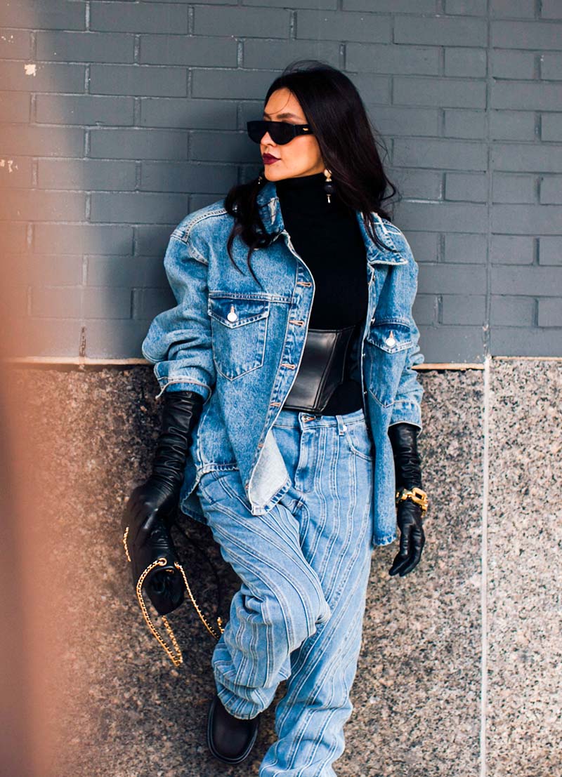 Edgy Oversized Denim Jacket with Corset and Leather Gloves Edgy Oversized Denim Jacket with Corset and Leather Gloves — Trendy Denim Jacket Outfits