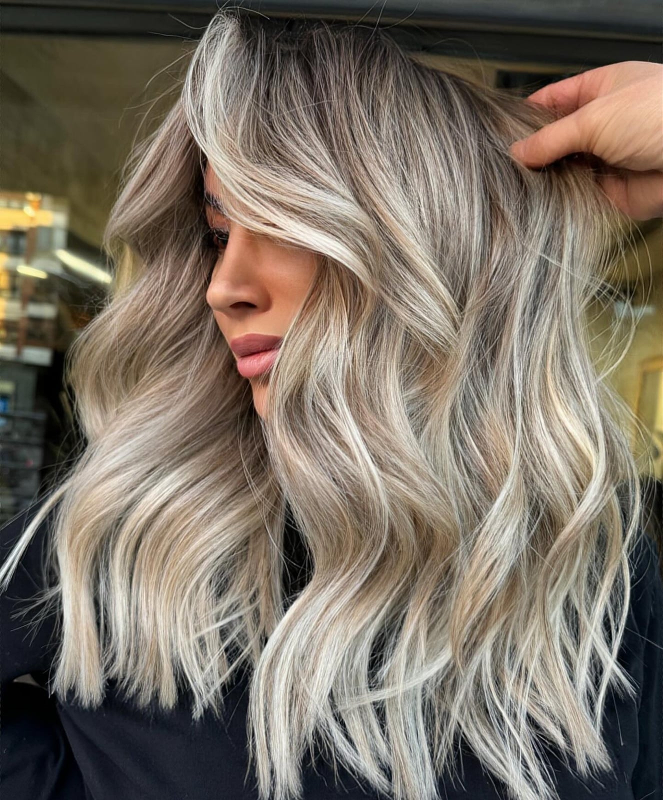 Collarbone Layers With Curtain Bangs and Waves Collarbone Layers With Curtain Bangs and Waves — Trendy Dirty Hair Hairstyles