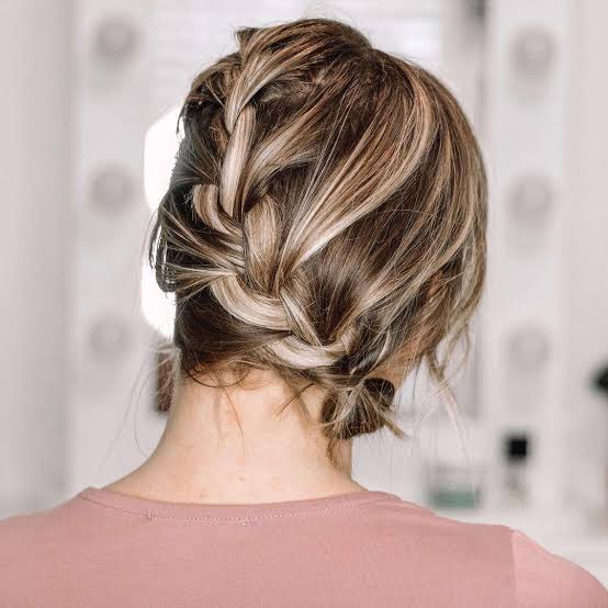 Shoulder Length French Braid With Highlights Shoulder Length French Braid With Highlights — Trendy Dirty Hair Hairstyles
