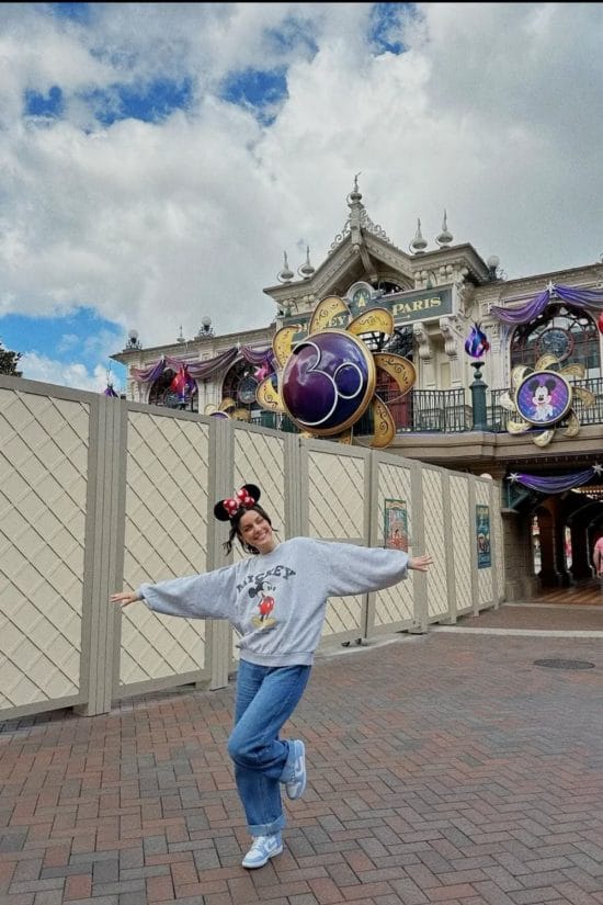 Mickey Mouse Graphic Sweatshirt with Relaxed Fit Jeans — Trendy Disney Outfits