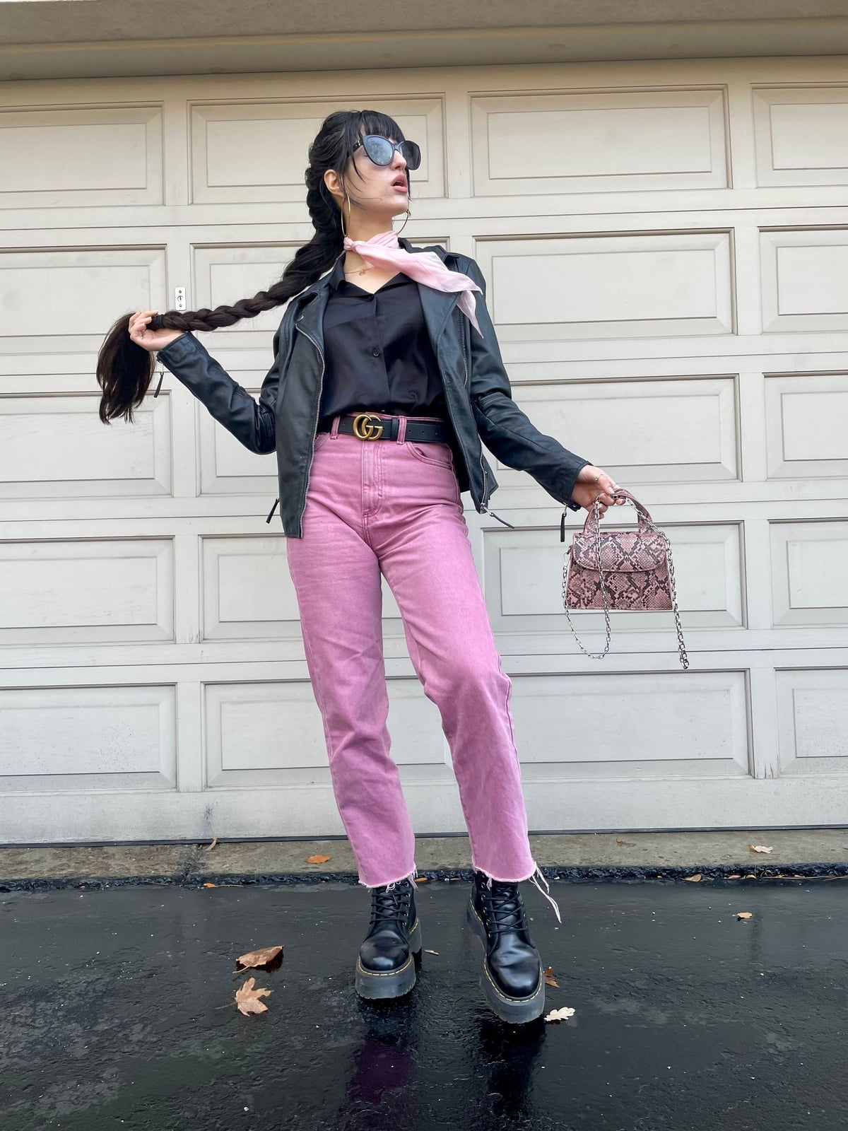 Pink Jeans with Black Leather Jacket and Lace-up Boots Pink Jeans with Black Leather Jacket and Lace-up Boots — Trendy Doc Martens Outfits
