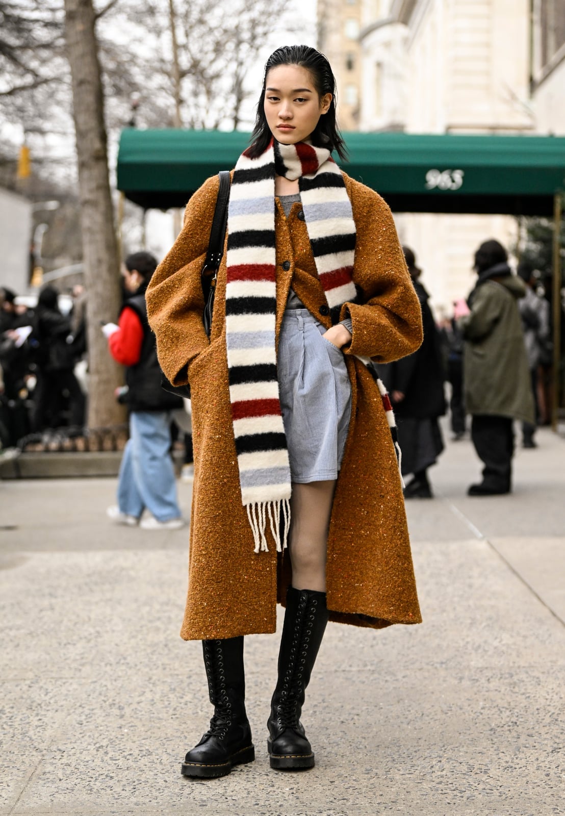 Oversized Brown Coat and Doc Martens for Cold Weather Oversized Brown Coat and Doc Martens for Cold Weather — Trendy Doc Martens Outfits