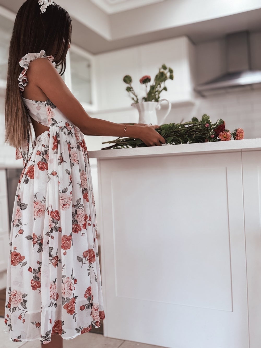 Floral Print Maxi Dress with Open Back, A Young Girl Wears A White Floral Print Maxi Dress with Open Back, A Young Girl Wears A White — Trendy Dresses for Teens