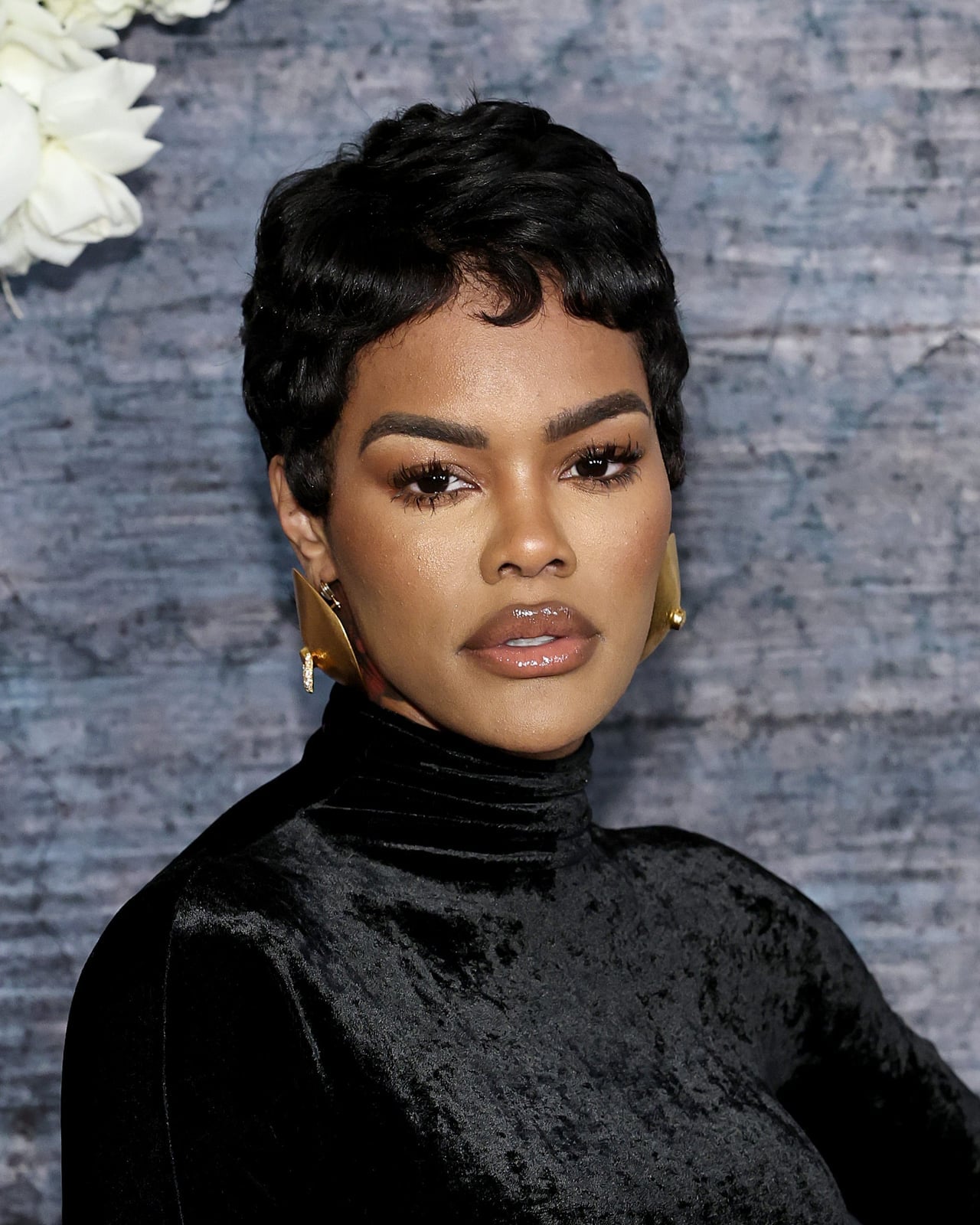 Ear Length Black Pixie With Curly Texture Ear Length Black Pixie With Curly Texture — Trendy Fine Hair