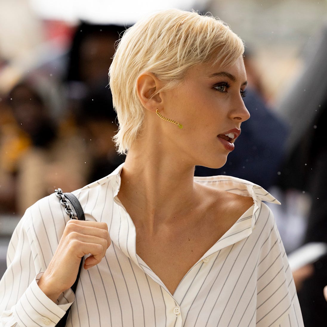 Ear Length Ash Blonde Pixie With Side Bangs, Wavy Ear Length Ash Blonde Pixie With Side Bangs, Wavy — Trendy Fine Hair